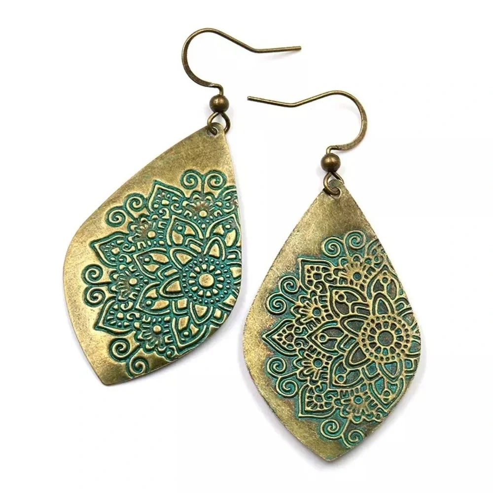 NEW | Antiqued Bronze Carved Flower Earrings‎